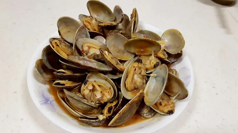 saute clams in Thai chili sauce|steven z.y.さん