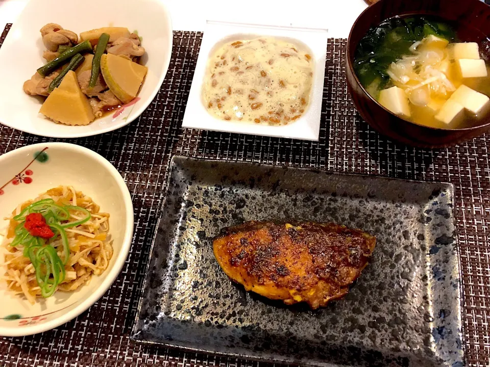 Snapdishの料理写真:#ぶりのガーリックマヨネーズ照り焼き
#えのきと大根おろしのポン酢和え
#筍と鶏の煮物
 #納豆 
 #豆腐とわかめの味噌汁|ゆぺこさん