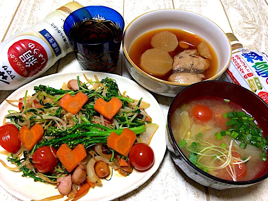 今日の男飯(｡-_-｡)愛情たっぷりの野菜炒め🥦& トマト🍅とキャベツと新玉ねぎの味噌汁♫&味しみしみ鰤大根の煮物♫|ひーちゃんさん