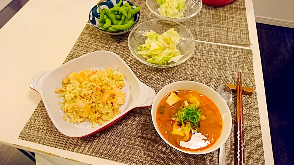 今日の夕食 えびの塩麹炒飯、SDモニター＊液みそ使用＊サバ缶の味噌キムチスープ、塩キャベツ、枝豆|pinknari🐰🌈さん