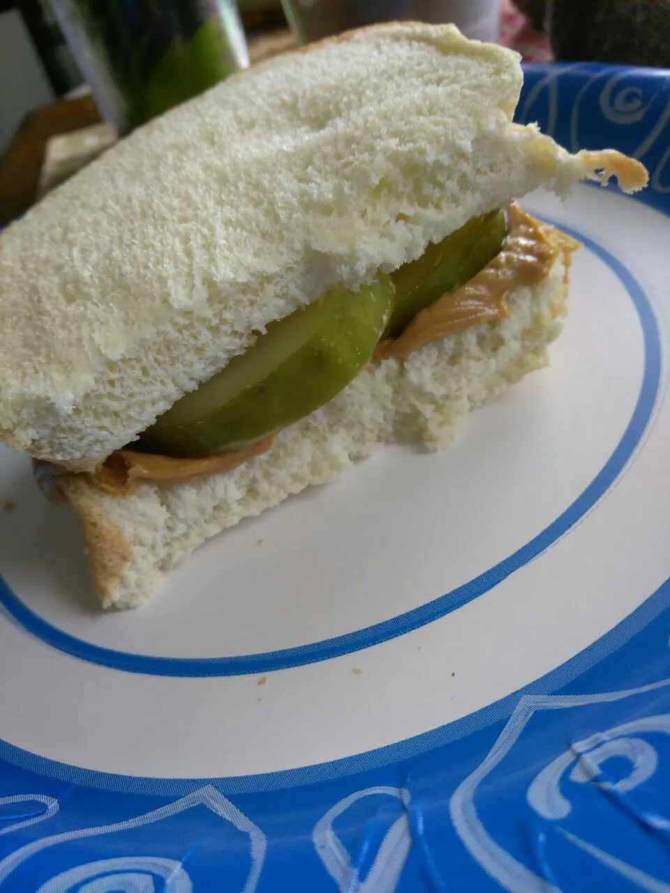 pickle and PB sandwich|Polly Gelfusoさん