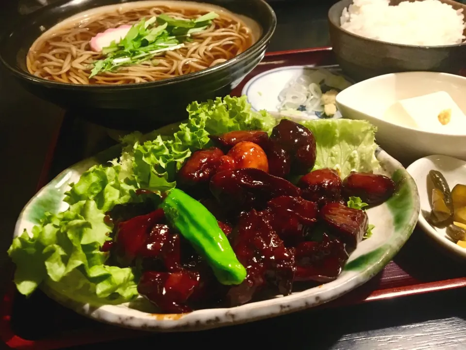 営業マンの晩ごはん⭐️⭐️⭐️
甲府鳥もつセット🐔
B-1グランプリ優勝の味が生まれた店。|ぽんたさん