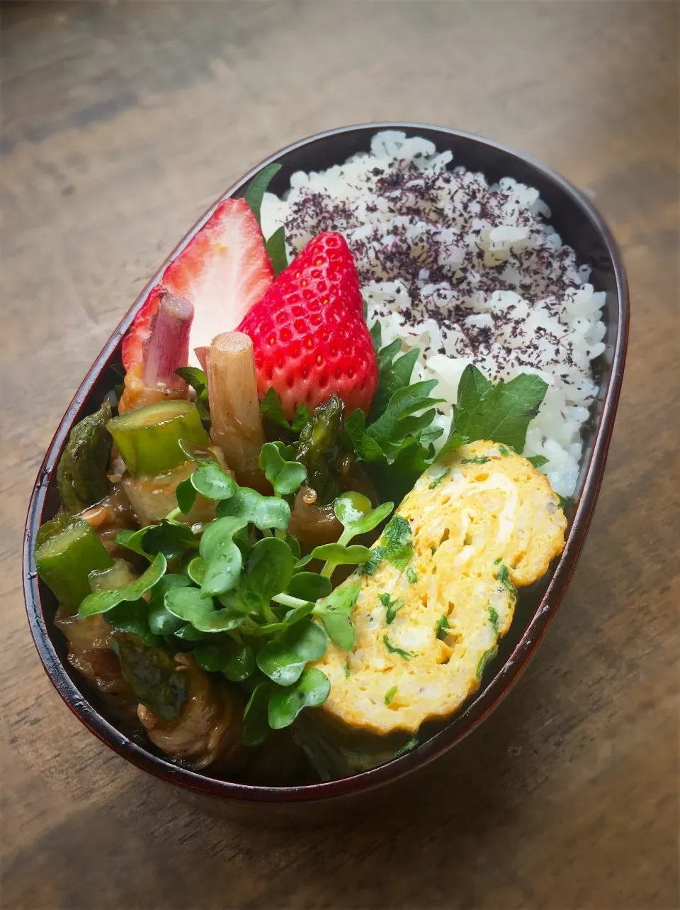 今日のお弁当
・アスパラ肉巻 照焼き味
・筆生姜肉巻 塩焼
・シラス入り出汁巻|akiさん