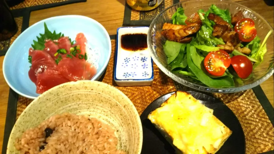 かつおの刺身＆ほうれん草サラダ＆厚揚げの味噌焼き＆赤飯|まぐろさん