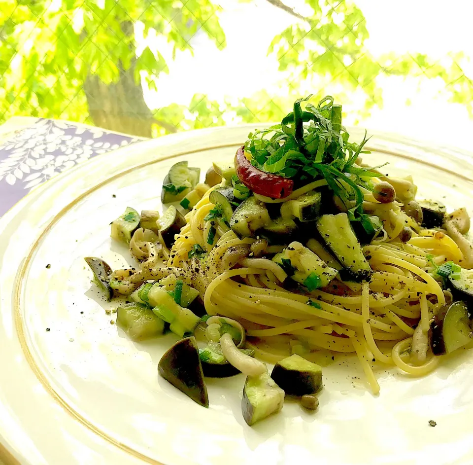 昼ごはん  茄子としめじの和風…と見せかけてエスニックパスタ|砂雪さん