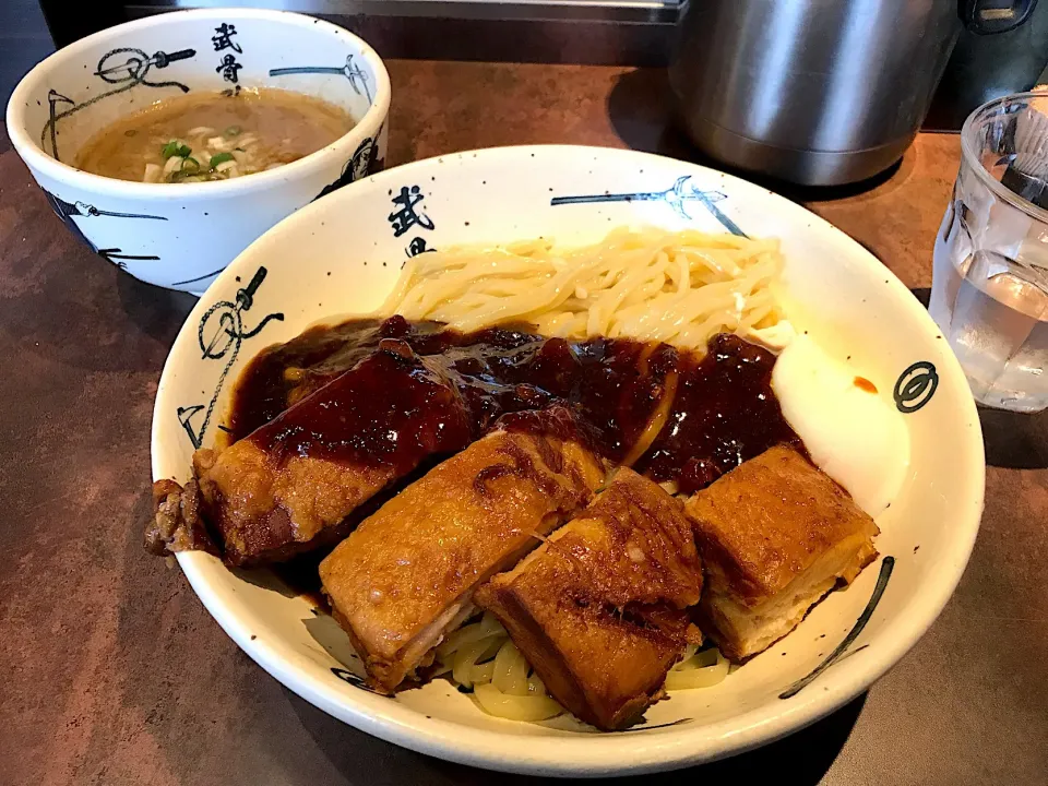 Snapdishの料理写真:黒つけ麺中盛り肉増し|マハロ菊池さん