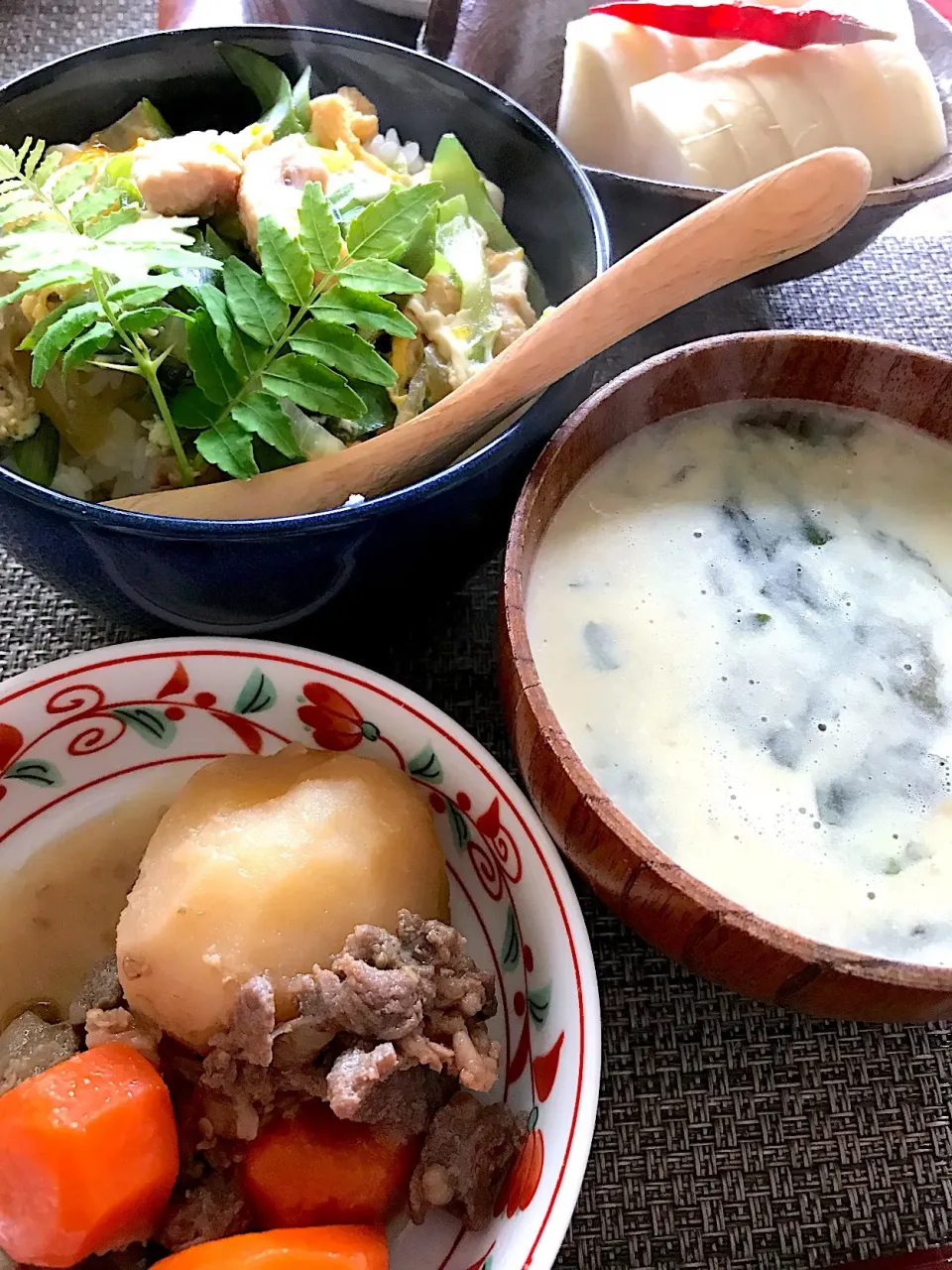 プルコギ肉じゃがと親子丼と
みそ汁|シュトママさん