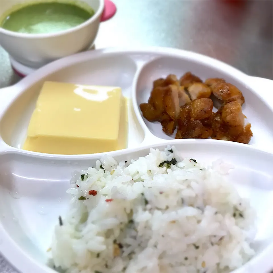 梅ワカメご飯 唐揚げ たまご豆腐 野菜ポタージュ #子供ごはん|ごるびーさん