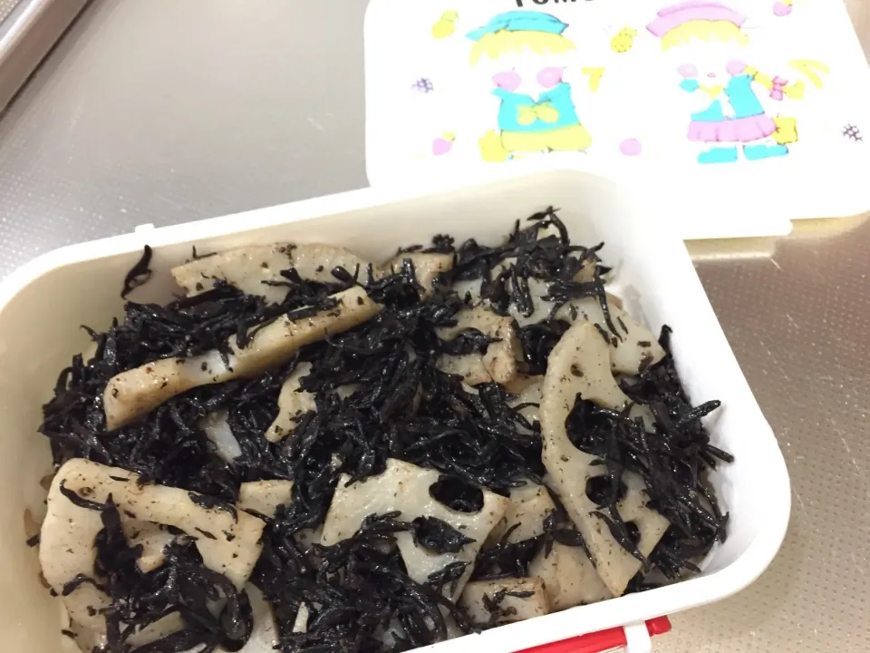 Snapdishの料理写真:ひじきとレンコンのブラックペッパーマヨネーズ炒め|にゃふてんさん