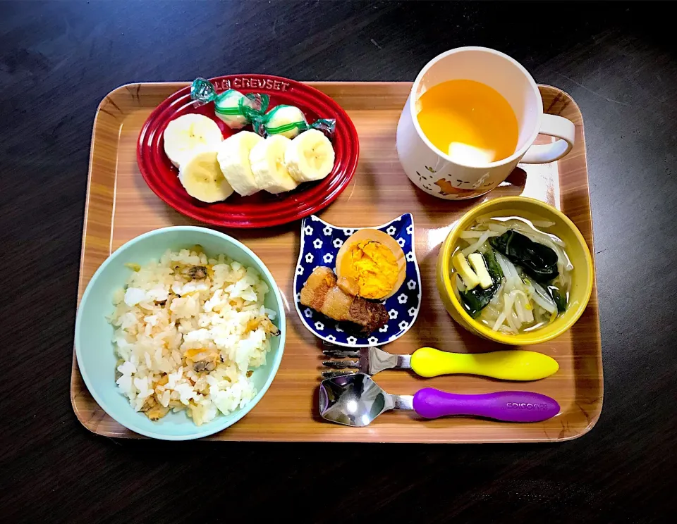 5/12❁息子 お昼ごはん☀️🍴
あさりの炊き込みご飯
もやしとワカメのお味噌汁
豚角煮&煮卵🥚
バナナ🍌
ヨーグルキャッチ
りんごジュース🍎|つんさん