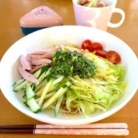 Snapdishの料理写真:柚子涼麺に、パクチーオイル乗せ❣️😄

パクチーオイルは、汁なし坦々麺にも、焼きそばにも混ぜてみましたが、
何にでも合います😊|amikaさん