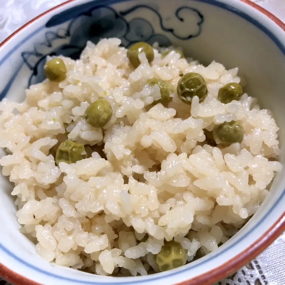 Snapdishの料理写真:20180509 wed・おうち晩ごはん◡̈⋆＊うすいえんどう豆ごはん（母・作）|《 Rie 》pochiko3xxxさん