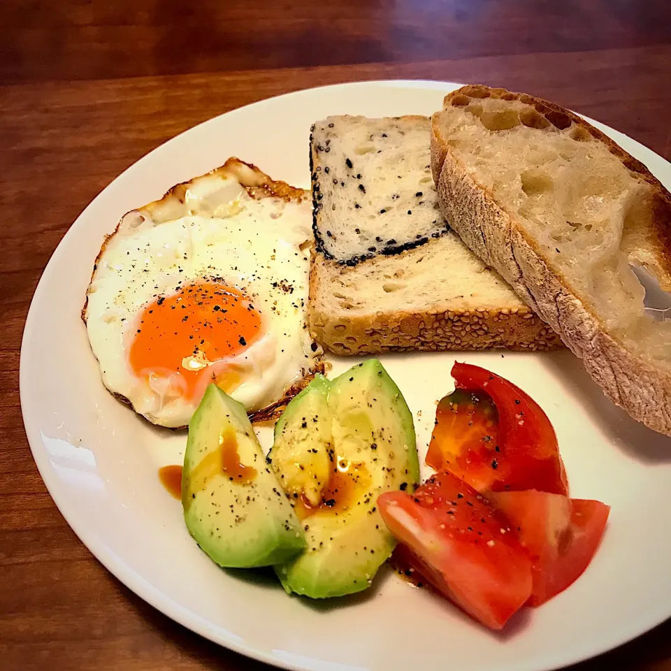 二種類のパンの朝ごはん|クッキじぃ。さん