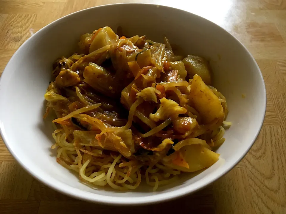 Snapdishの料理写真:夜勤明け味噌バターカレーあんかけ焼きそば|Tarou  Masayukiさん