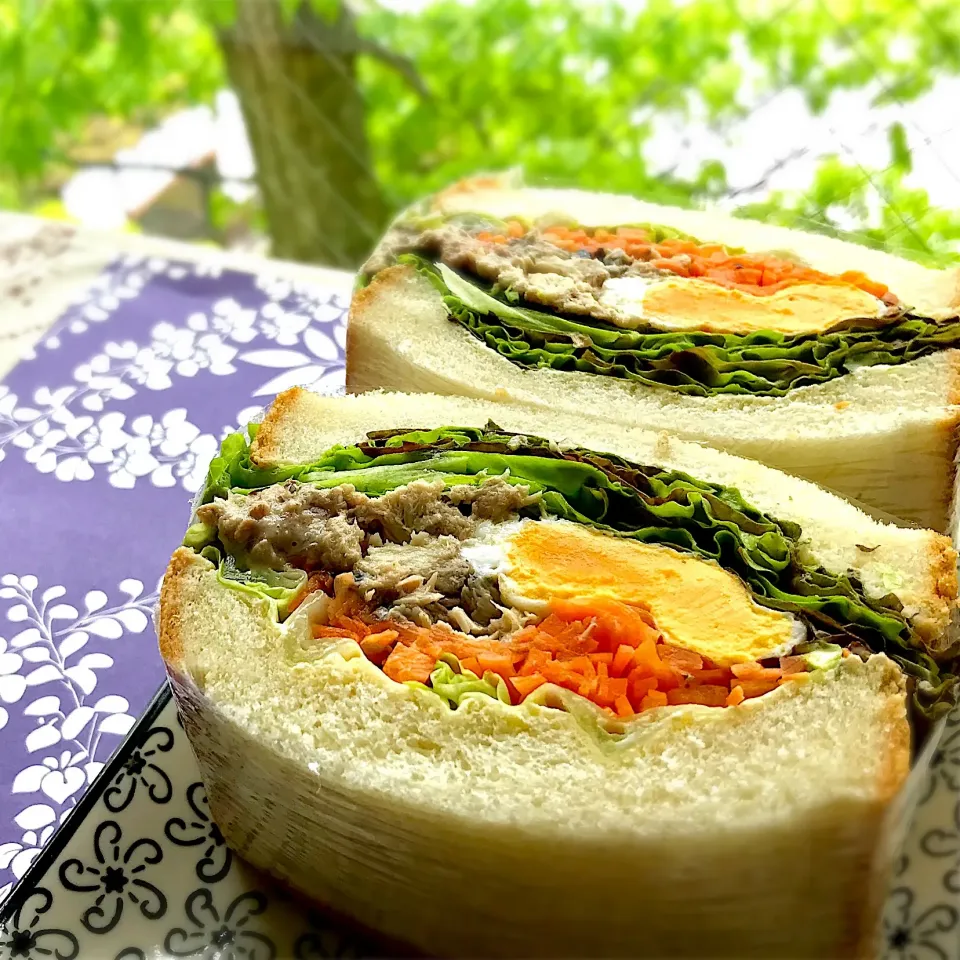 昼ごはん  あずみ野の朝さんの食パンで、鯖缶サンド🐟|砂雪さん