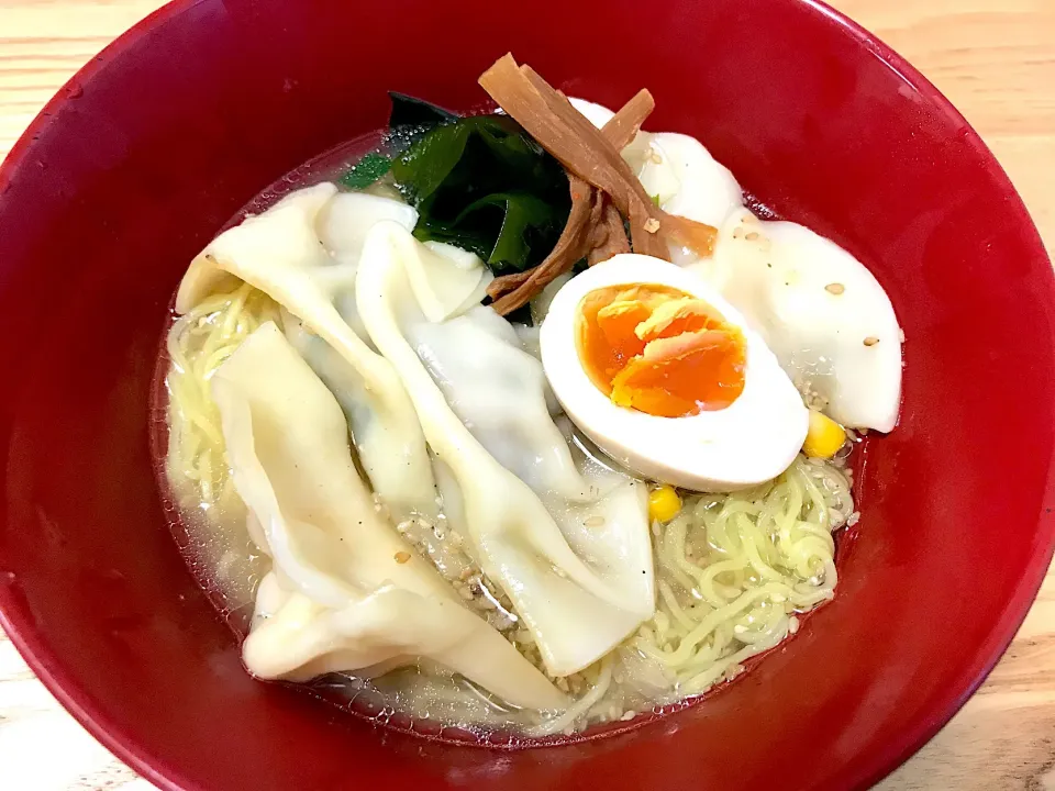 Snapdishの料理写真:手作り水餃子ラーメン ダシダで子供向け甘めのスープ
#水餃子#ダシダ|さくたろうさん