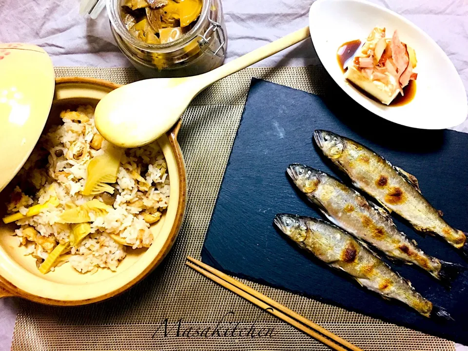 Bamboo shoots and  mushrooms mixed rice
with grilled sweetfish for dinner|Masakiさん