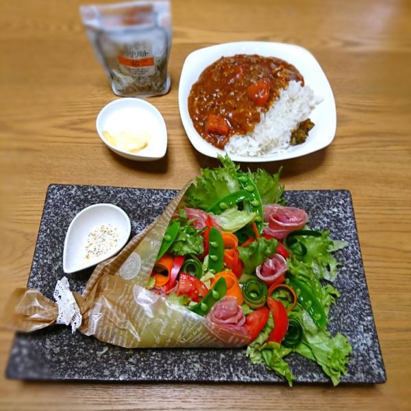 バーミキュラで無水トマトカレー 母の日だけど自分でブーケサラダ Seri Chan Snapdish スナップディッシュ Id Qnmfra