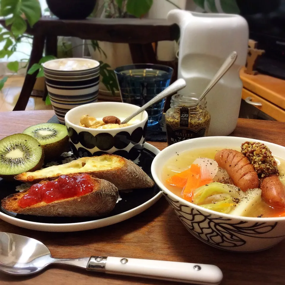 Snapdishの料理写真:茅乃舎 減塩野菜だしで ポトフ風スープ 2018.5.13|キラ姫さん