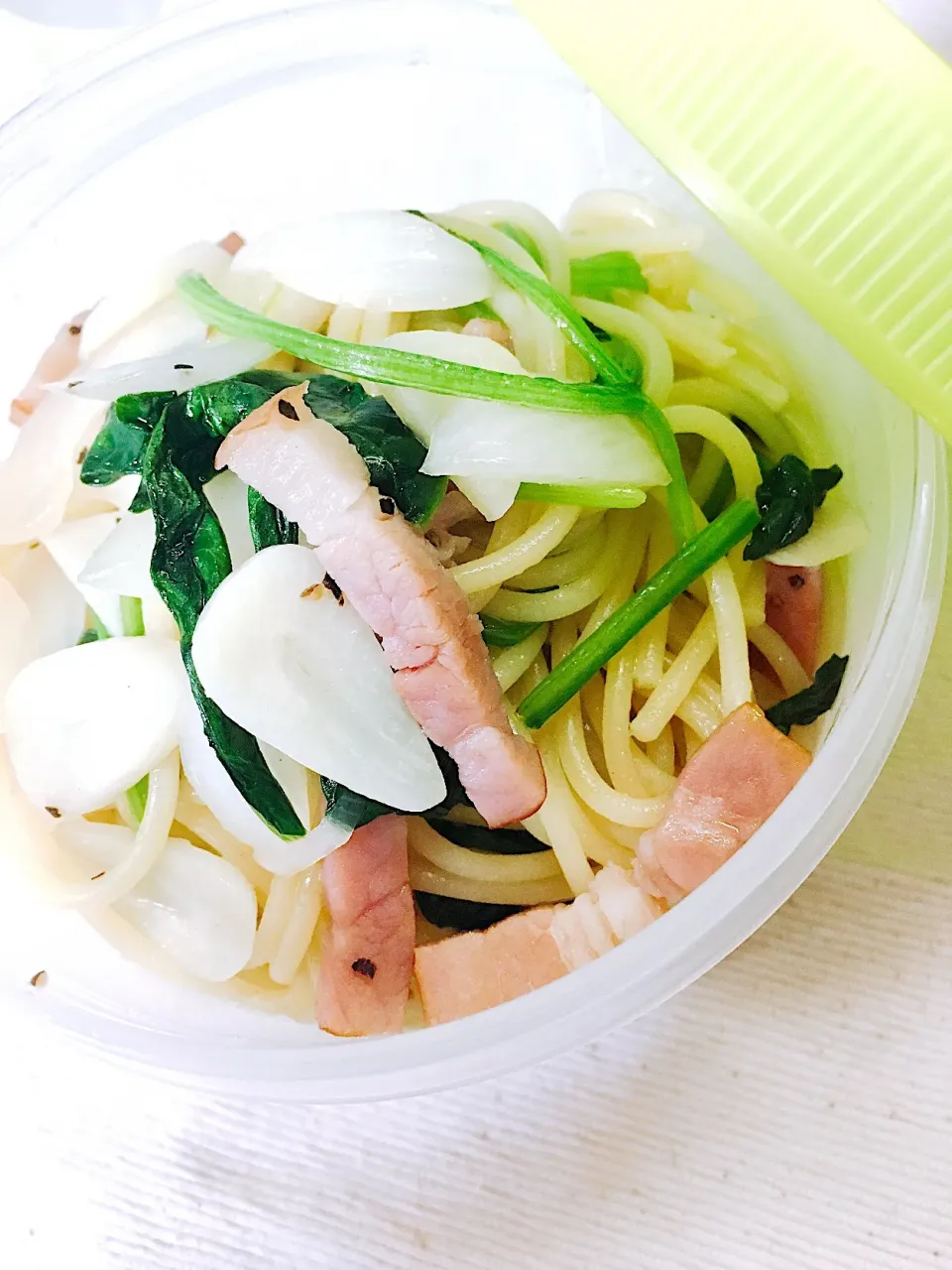 ほうれん草ベーコンペペロンチーノ醤油あじ🍝|しろこ🐾໊さん