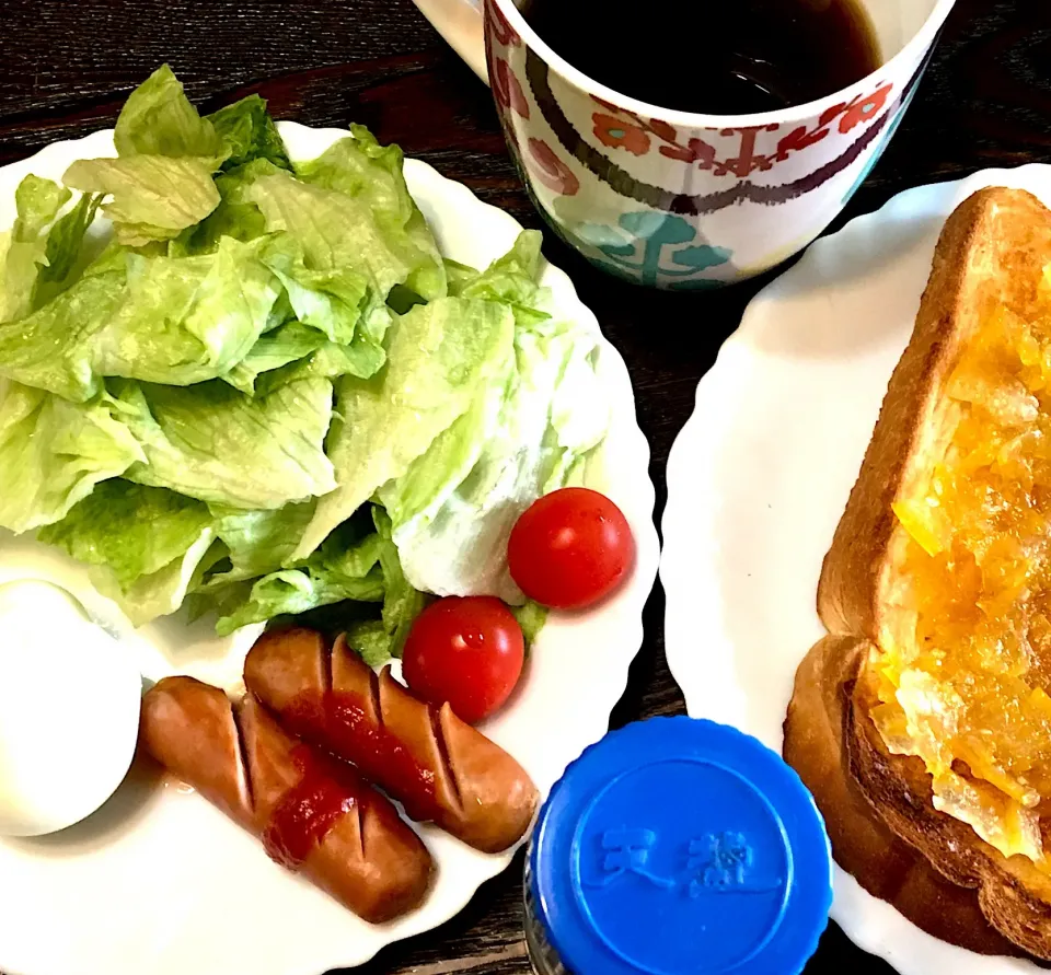 Snapdishの料理写真:今日のモーニングセット
 #天塩の焼塩をゆで卵に 
 #レタスたっぷり 
 #甘夏マーマレード 
 #ブラックコーヒーモカ|mottomoさん