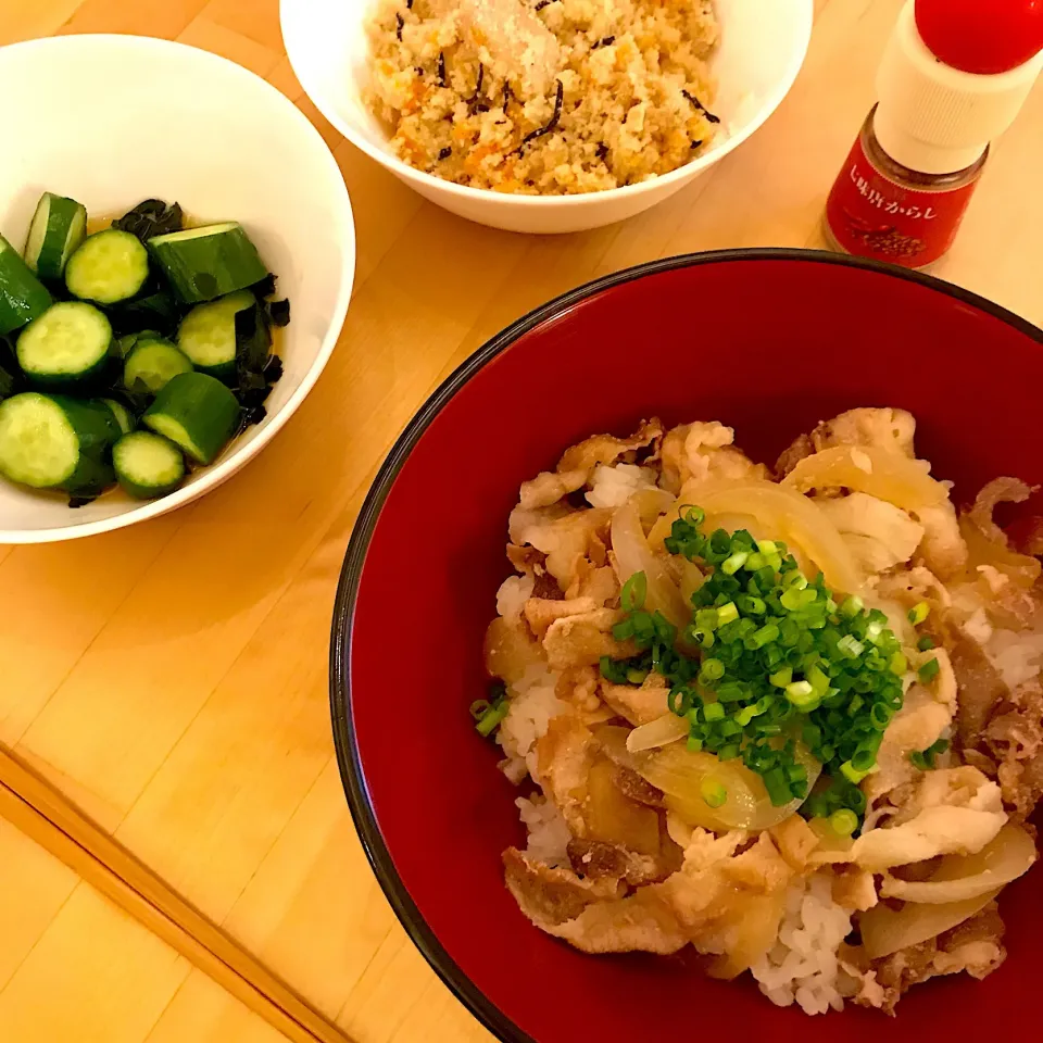 煮込む方の豚丼
キュウリとワカメの酢の物
おから煮|きょうさん