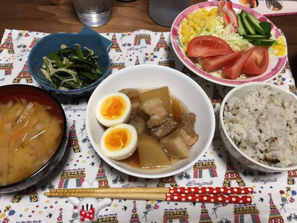 ＊豚の角煮
＊サラダ
＊大根の味噌汁
＊小松菜のお浸し|みきゃこさん