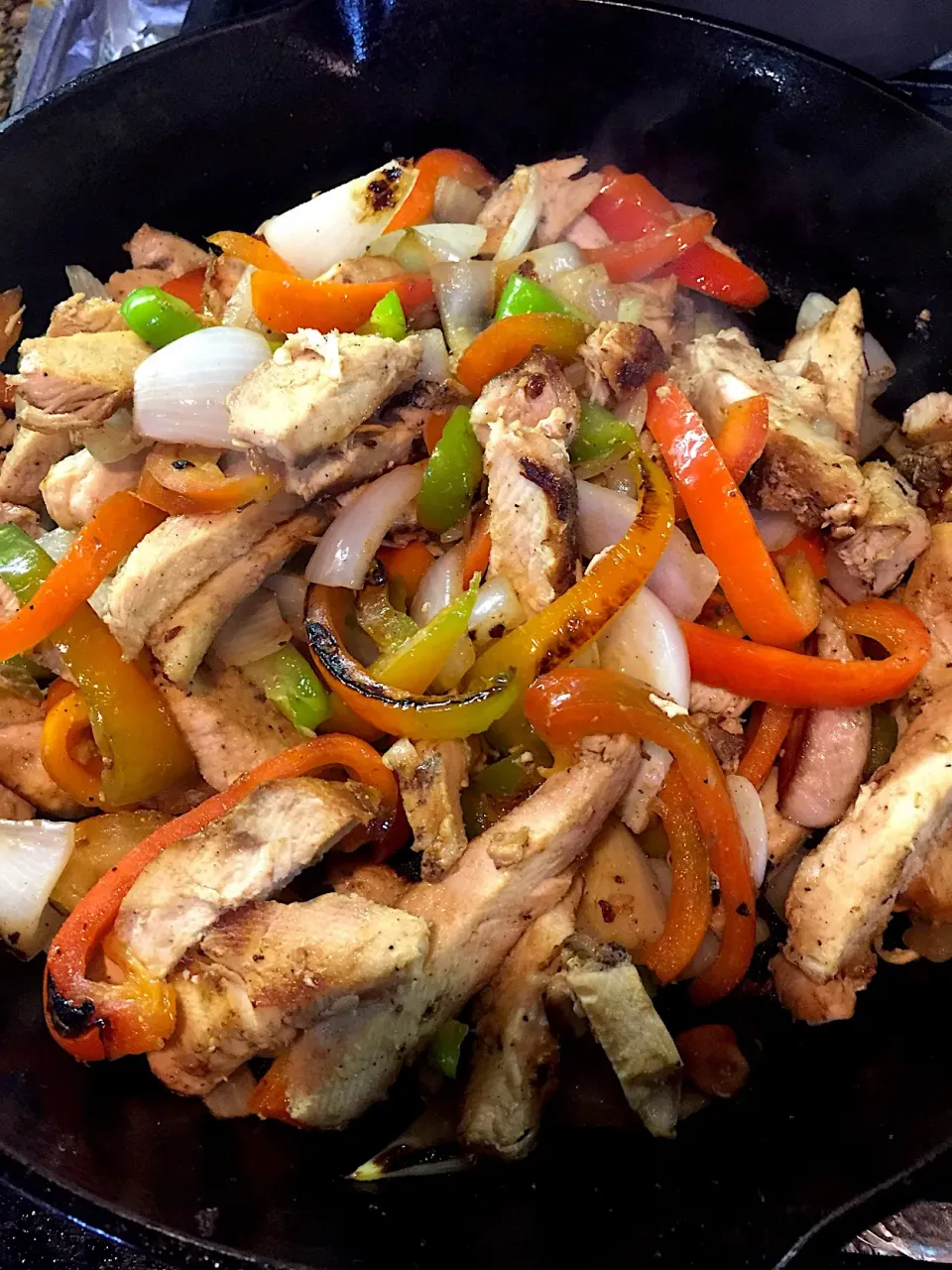 Snapdishの料理写真:Sizzling Chicken Fajitas|Alma's Home Kitchenさん