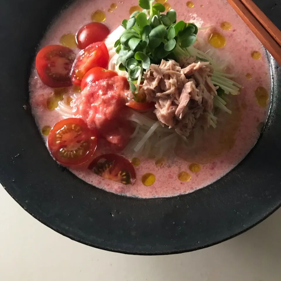 marimariさんの料理 冷たい豆乳トマトうどん🍎|kayoさん