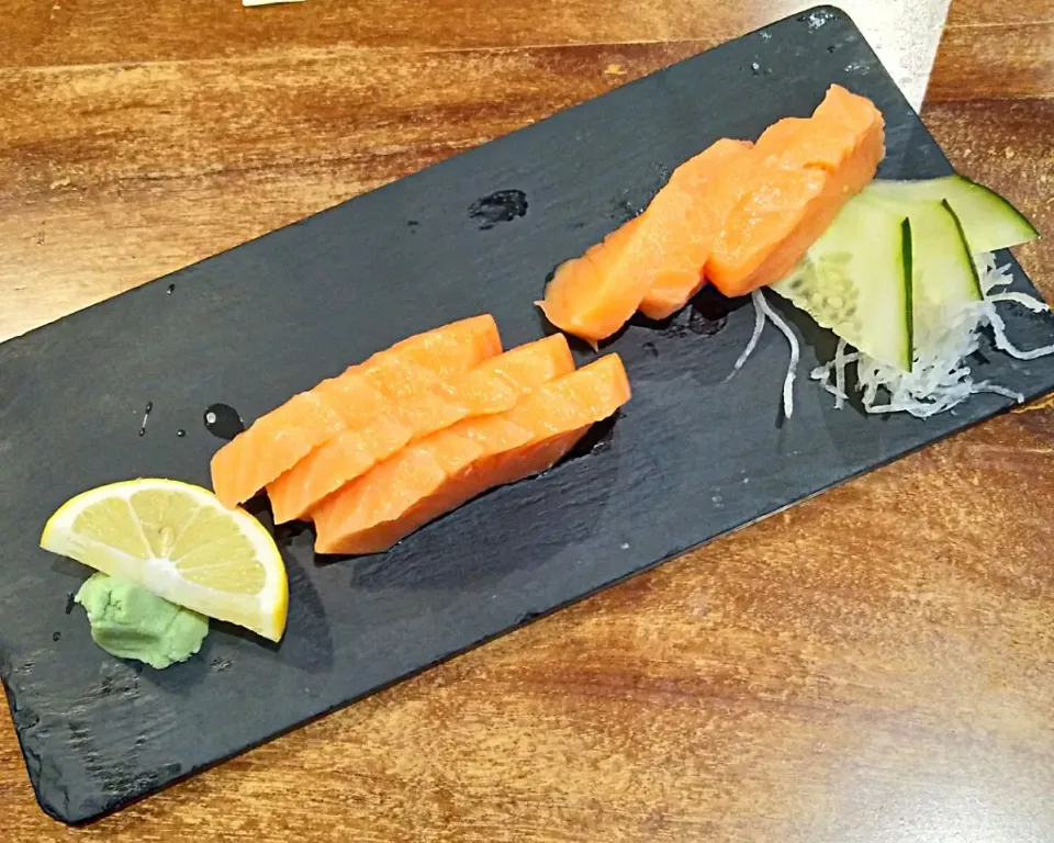 Salmon Sashime|Mariano Ngさん