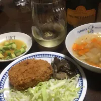 コロッケとアボカドわさびドレッシング和えと野菜スープ🤗❤️|nikochanさん