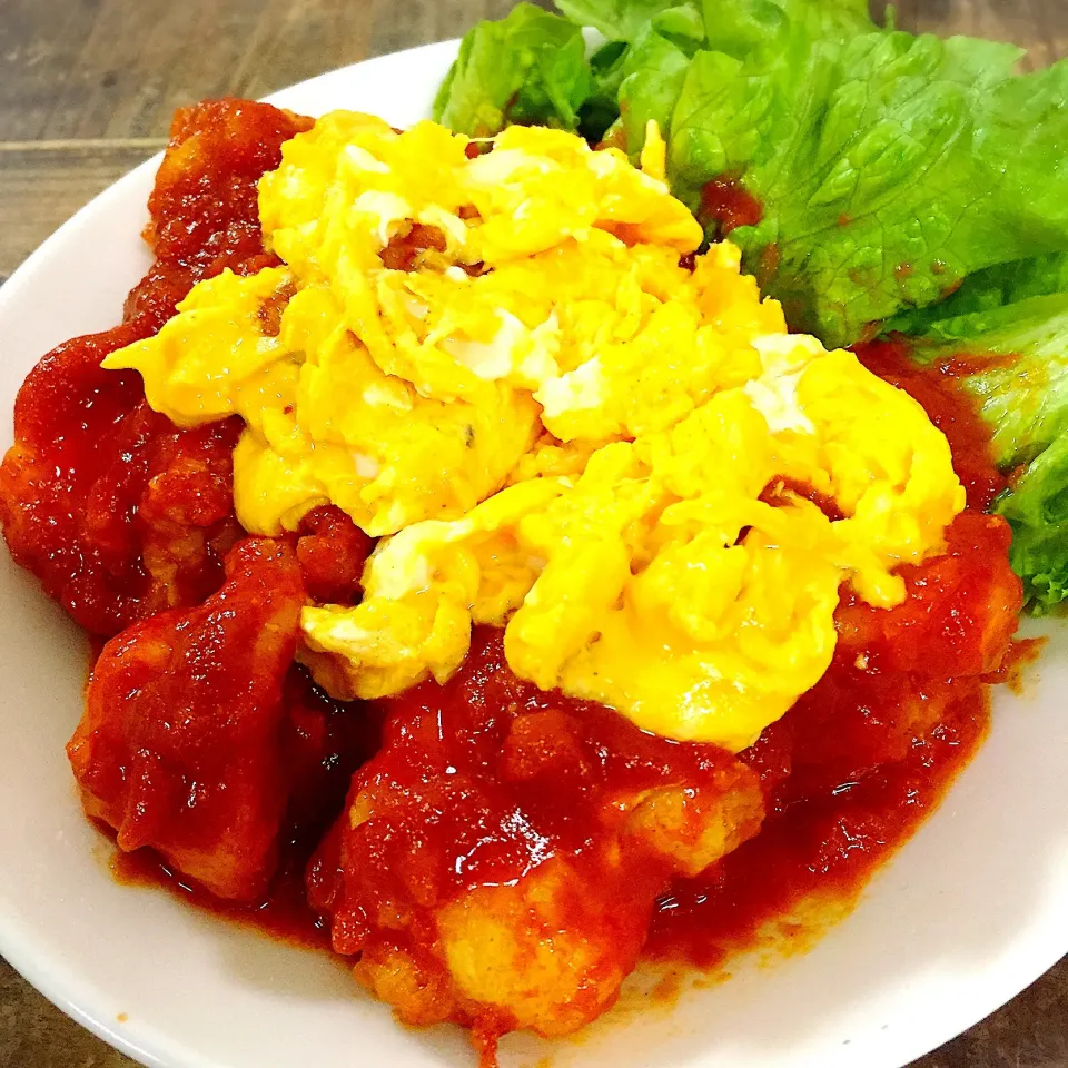 トマトソースで簡単エビチリ  〜栗原はるみさんの玉子のせ🥚〜|アッツさん