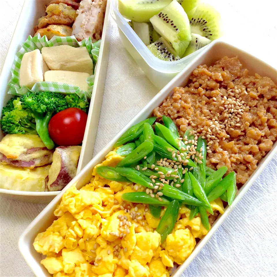 Snapdishの料理写真:長女の中学弁当〜！
三色丼💕|yukoさん