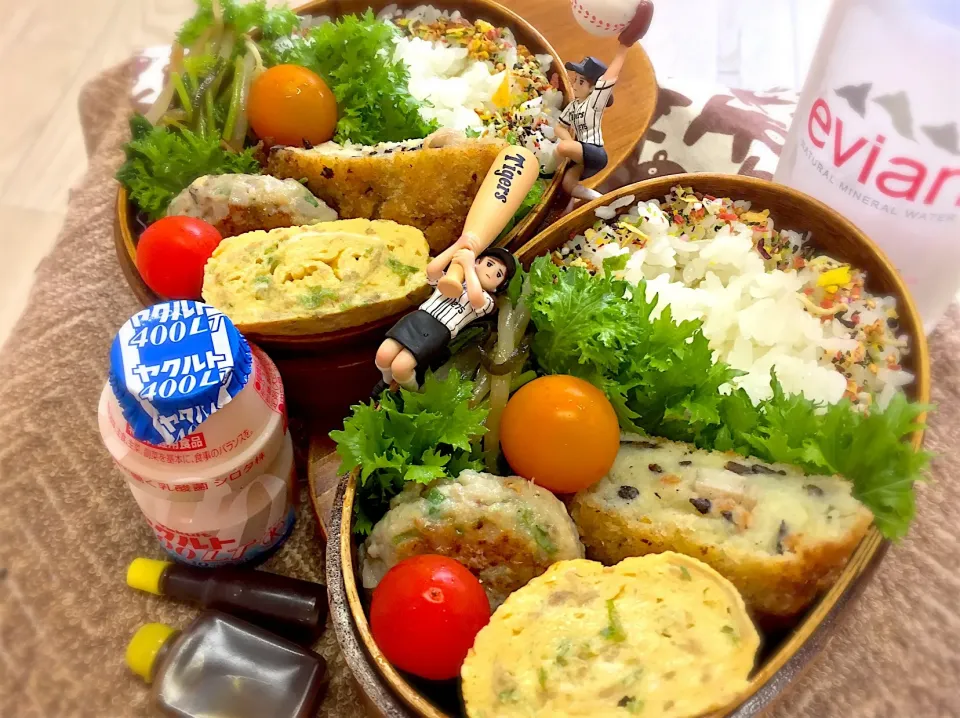 ひじきコロッケ&鯵🐟のなめろう風つくね&九条ネギとなめ茸の出汁巻き玉子&もやしと三つ葉☘の塩昆布ナムル&花ちりめん&わさび菜&プチトマト🍅の夫婦お弁当♪

 #弁当  #フチ子 #どんだけひじきあんねん|桃実さん