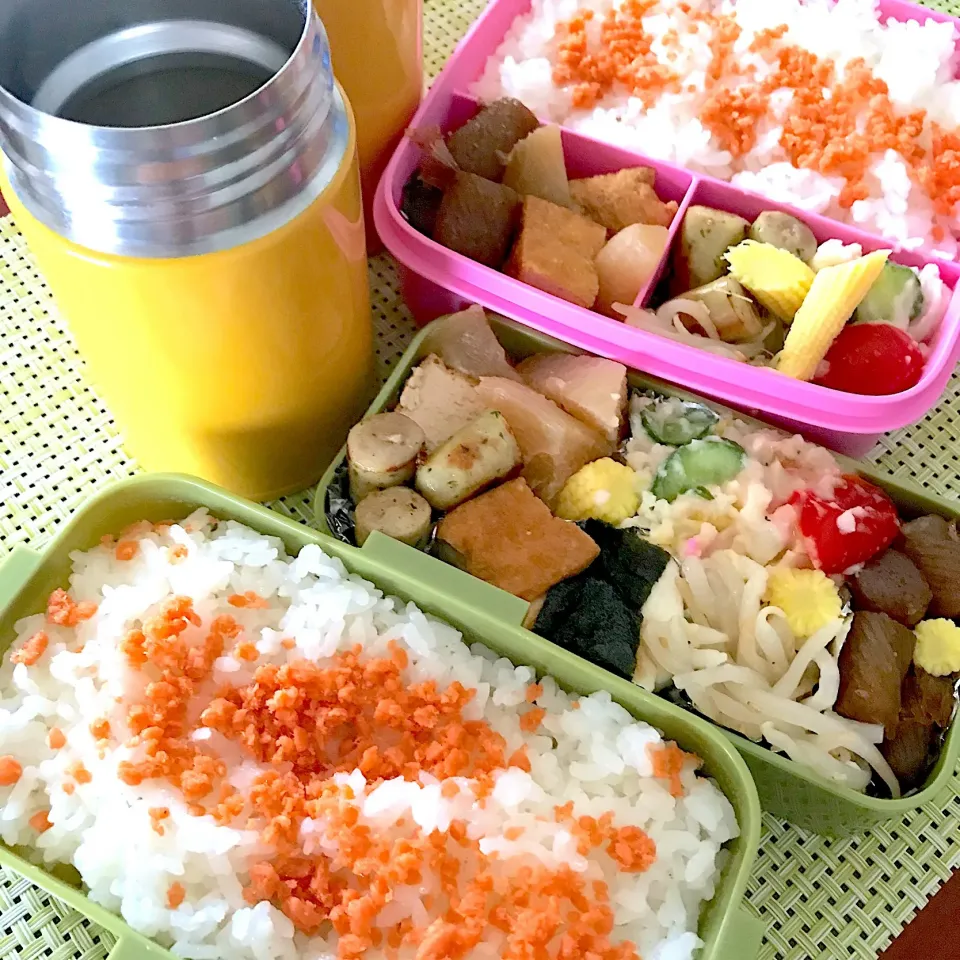 今日のお弁当🍱
煮物とポテサラ
野菜たっぷりスープ

今日も暑くなりそうです
水分補給は
こまめにしっかり
日焼けにも注意して
今日も
気をつけて
いってらっしゃい👋😊|mokoさん