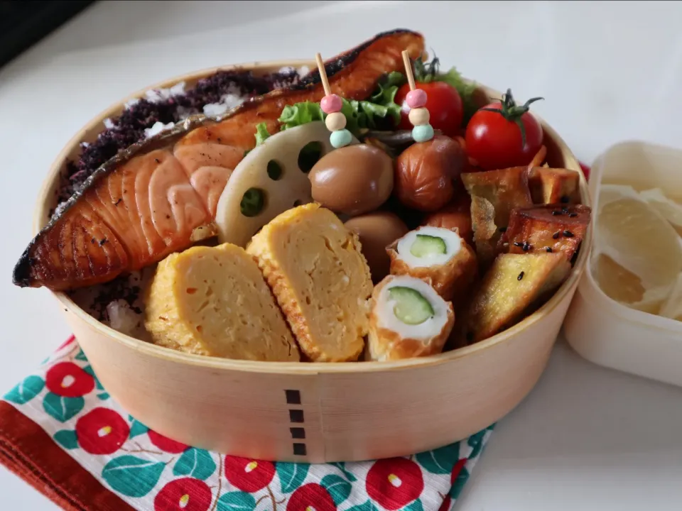 中学生男子弁当🍱
今日は鮭弁！|なかじー。さん