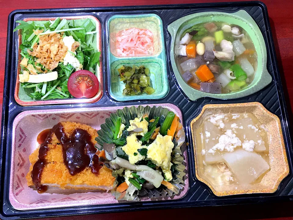 Snapdishの料理写真:味噌カツ 日替わり弁当 豊川市豊橋市一部エリア宅配|Naokazu Kuritaさん