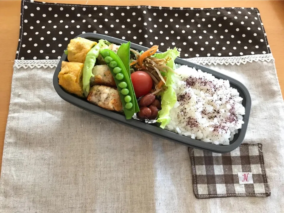 ザクチキ焼き🐓
卵焼き🍳
きんぴら🥕
お豆さん✨
スナップえんどう😋|あやこさん