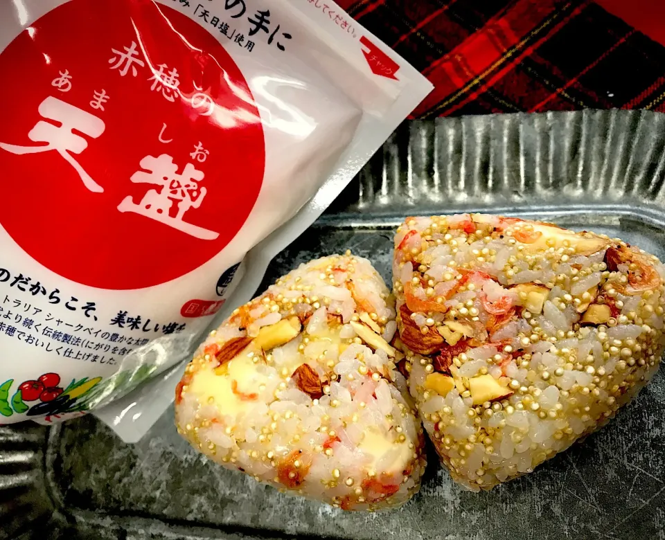 Snapdishの料理写真:キヌアとアーモンド桜えびチーズ🧀🦐|江里子さん