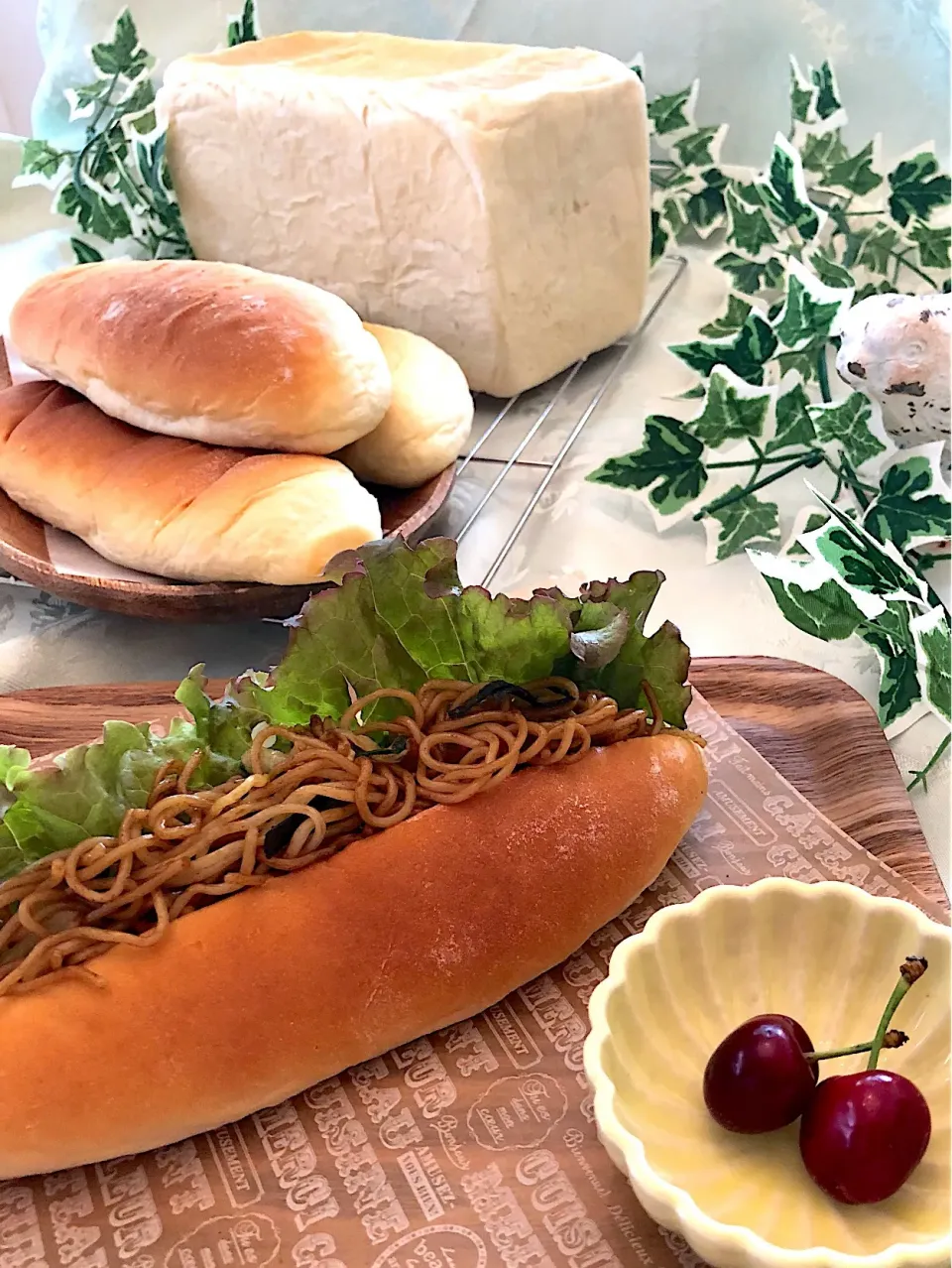 焼きたてパン🍞🥖 コッペパンで焼そばパン❤︎|AKUBI*:ஐ(●˘͈ ᵕ˘͈)さん