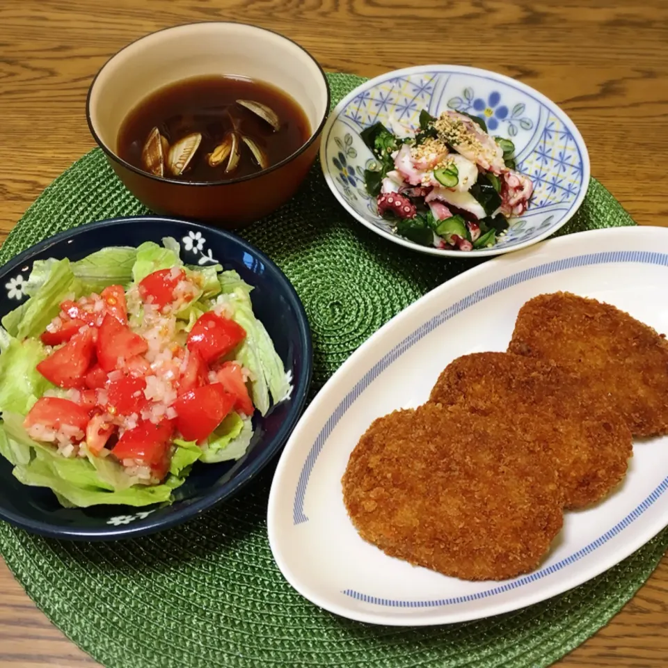 アサリの味噌汁・タコの酢の物・コロッケ・サラダ|美也子さん