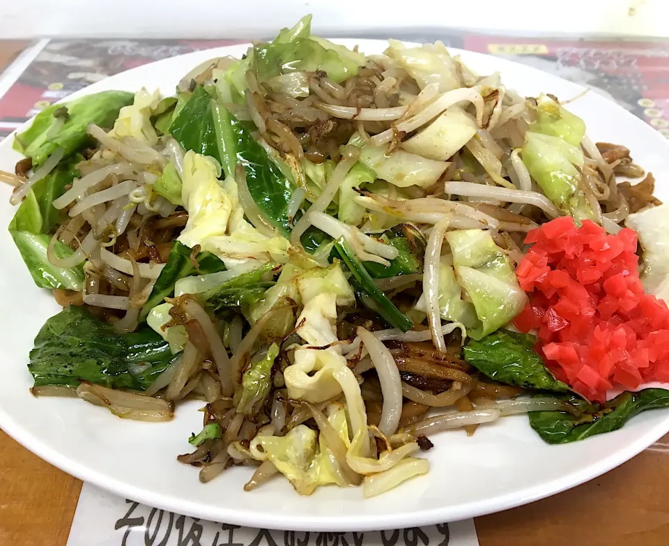 営業マンの昼ごはん☀️☀️☀️
野菜焼きそば（中） 
宇都宮といえば焼きそばでしょでしよ－|ぽんたさん