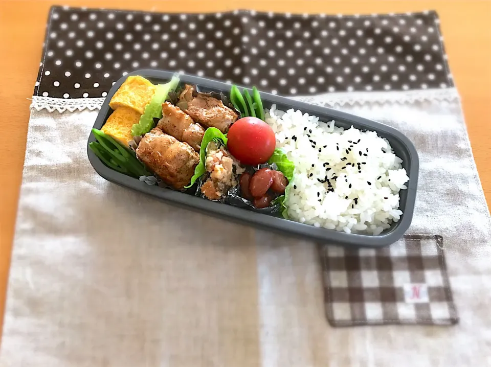 玉ねぎの肉巻き🥓
卵焼き🍳
おから😋
お豆さん✨
スナップえんどう✨
🍅🍚|あやこさん