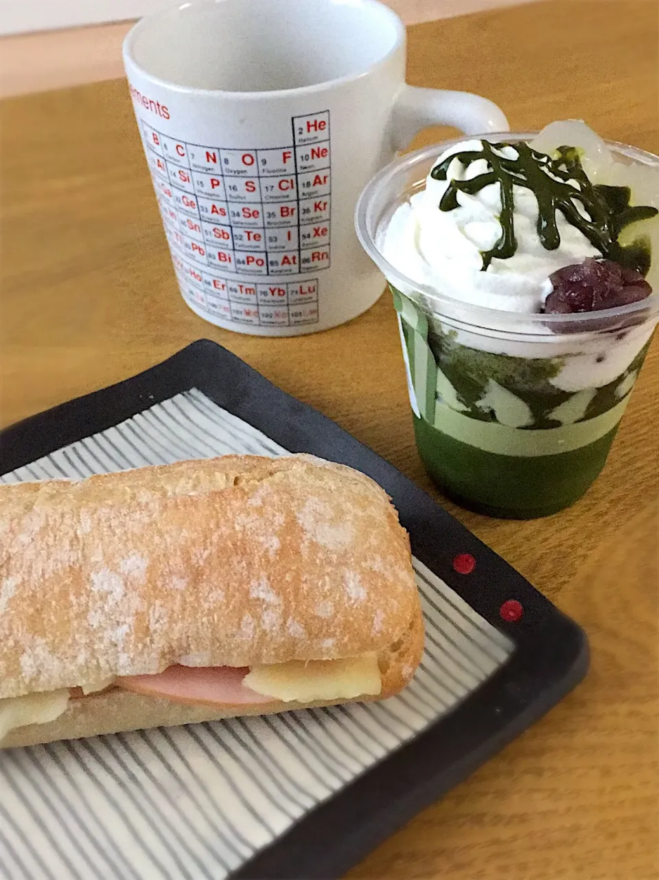 朝から幸せご飯☆ソフトバケットサンド&宇治抹茶パフェー。|あやさん