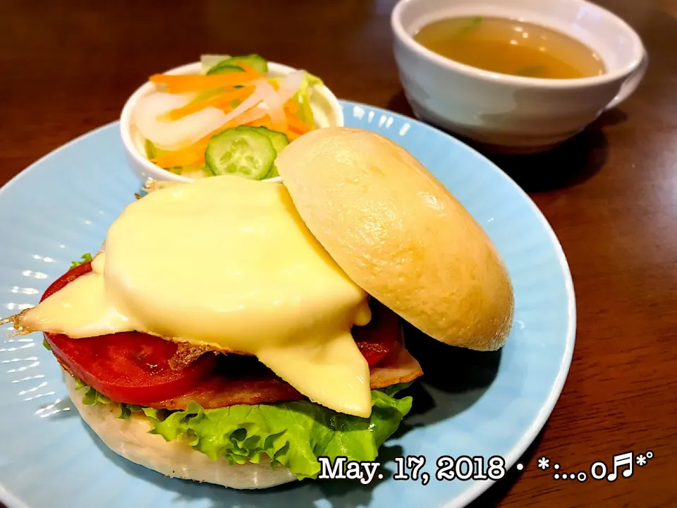 Snapdishの料理写真:ベーグルサンドで朝ごはん♡|いく❤️さん