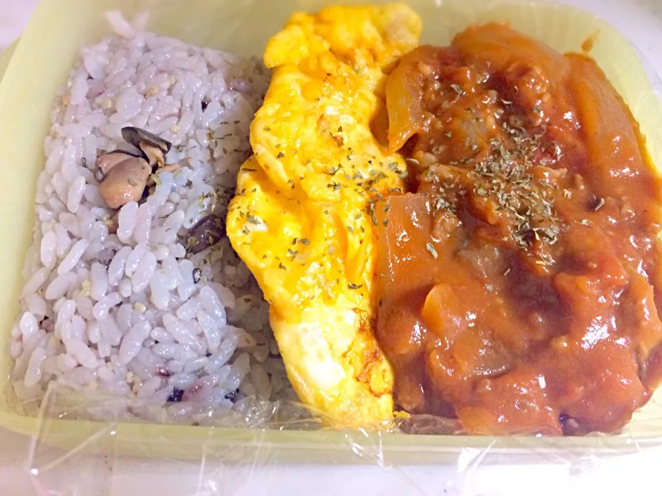 Snapdishの料理写真:オムハヤシ弁当（十六穀米）|Katyさん