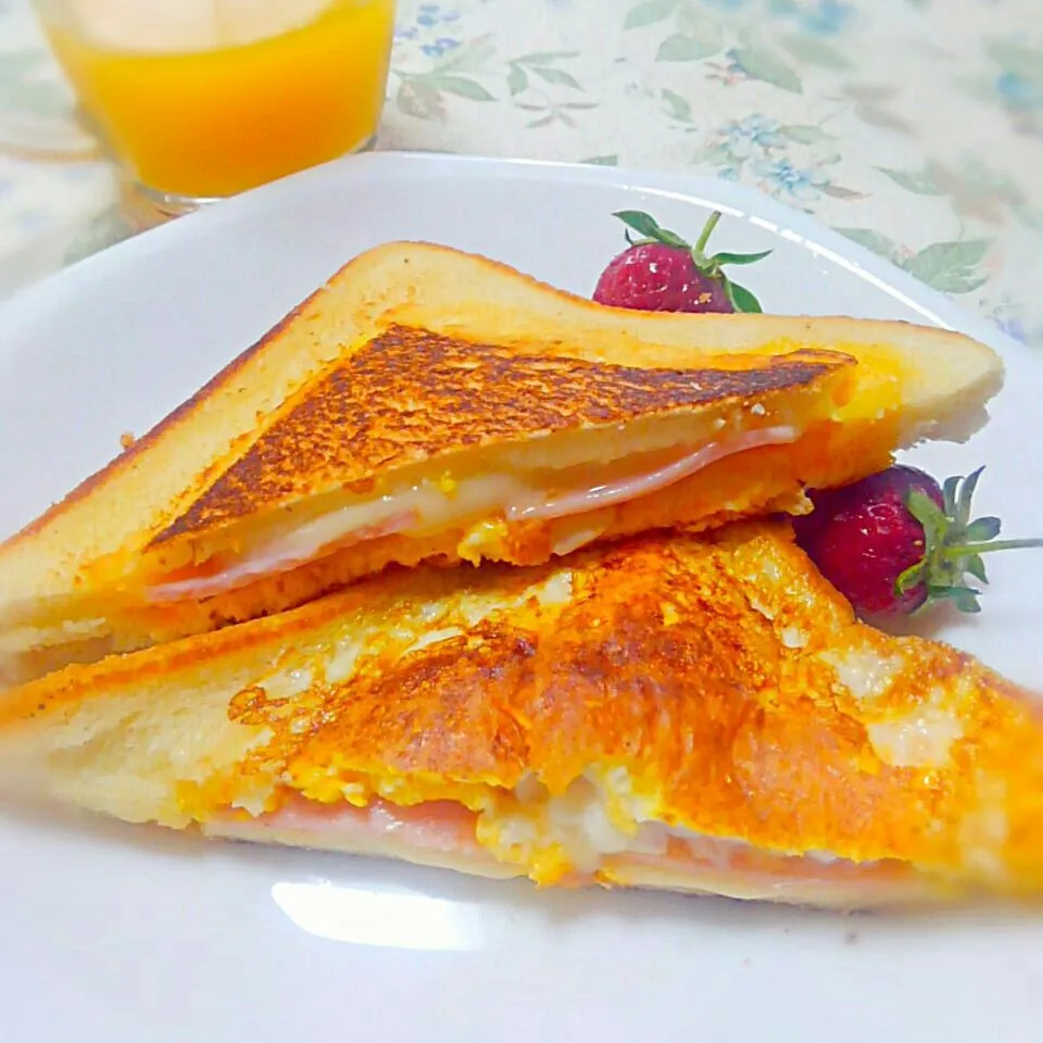 朝に美味しいトースト🍞エッグハムチーズ|うたかた。さん