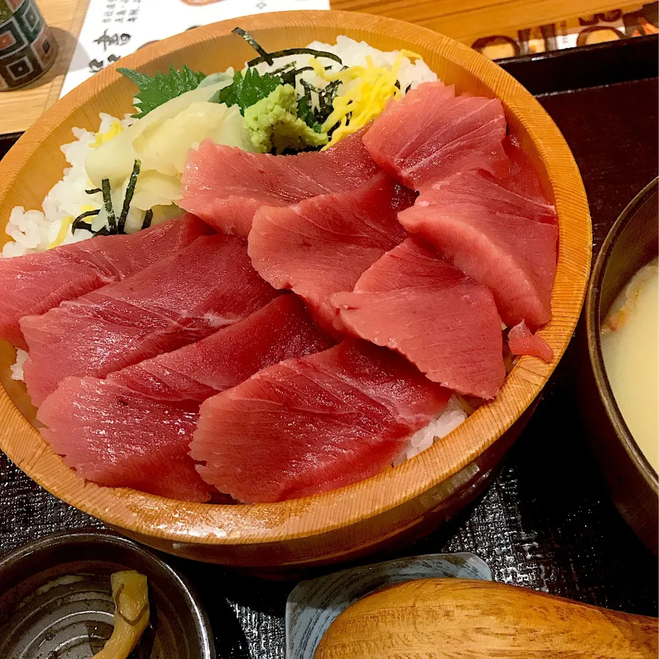 Snapdishの料理写真:まぐろ中とろ丼定食|r1990297さん