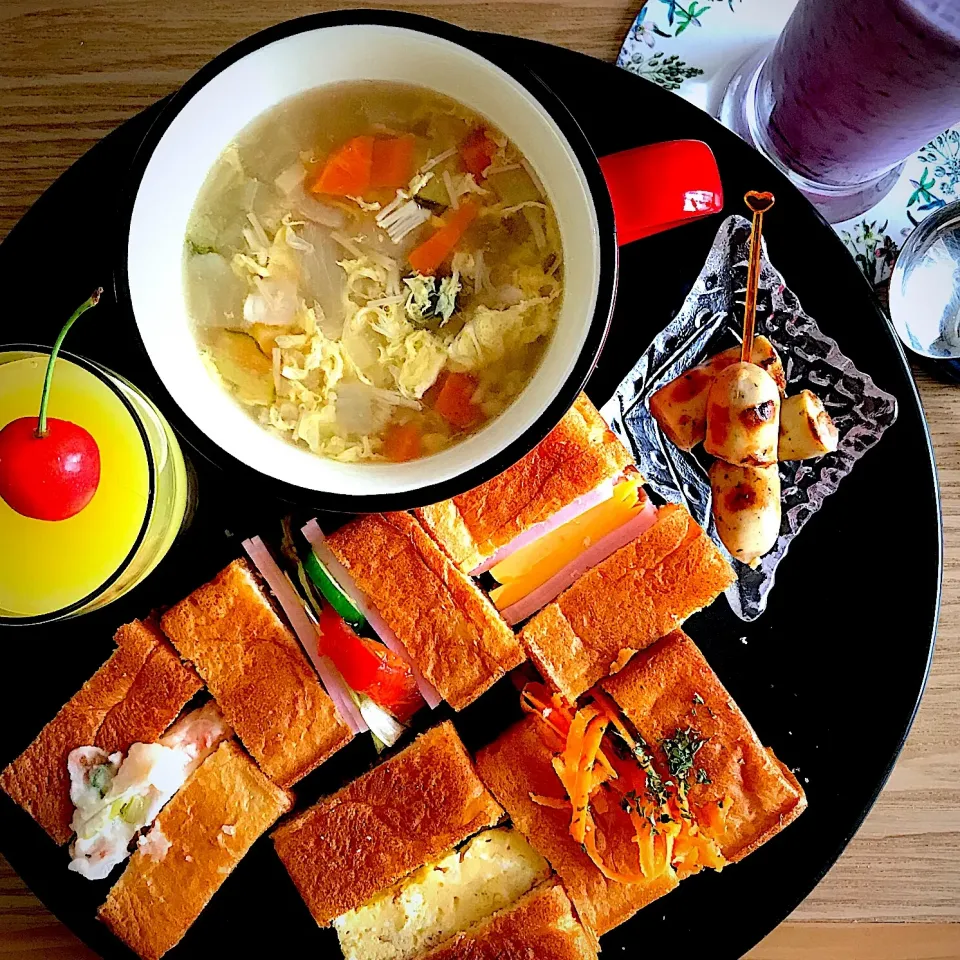 昨日のお昼ごはん
ミニ食パンで
食パンサンドイッチ🥪

ブルーベリーのスムージー|mokoさん