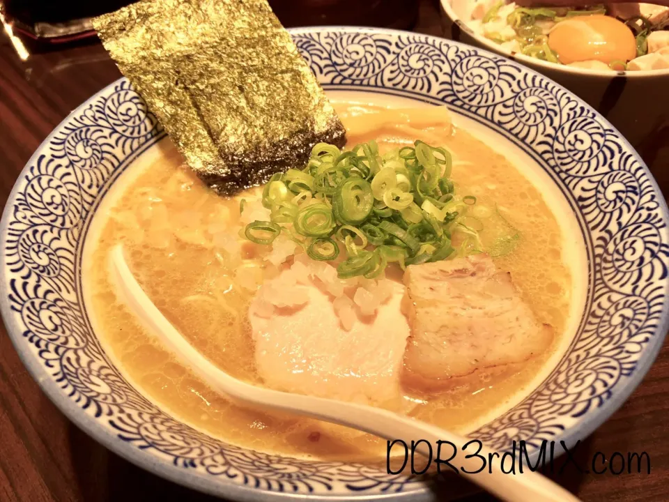 鶏白湯ラーメン 麺匠 黒春晴で濃厚醤油鶏白湯そば|ddr3rdmixさん